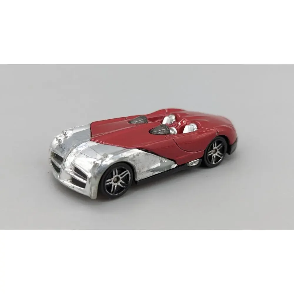 Mattel Hot Wheels 2004 Red & Silver Xtreemster 1:64 Diecast Car